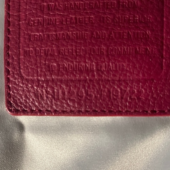 Coach Burgundy Leather Shoulder Bag with Gold Chain and both Hang Tags - Picture 8 of 11